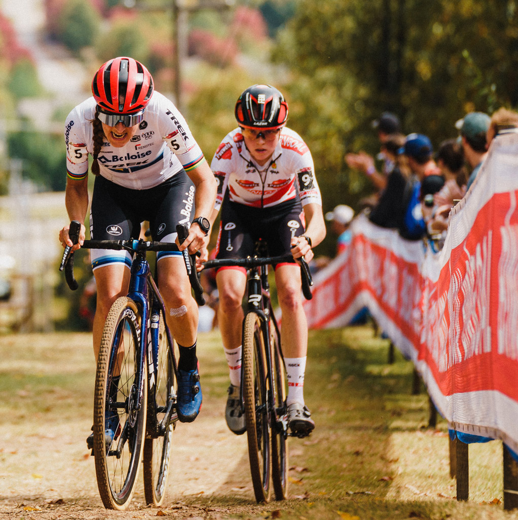Lucida Brand (Trek-Baloise) y Fem van Empel (Pauwels Sauzen-Bingoal) están siendo las protagonistas de las pruebas Elite femeninas. (c) UCI Cyclocross World Cup
