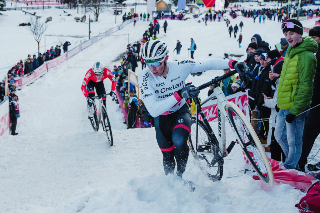 Laurens Sweeck, durante la nevada manga de Val di Sole. (c) UCI Cyclocross World Cup