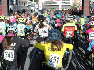 Los niños fueron protagonistas en la edición 2023 de la Copa del Mundo de Ciclocross UCI - Benidorm Costa Blanca. Foto de BenidormCX / Álvaro García Herrero