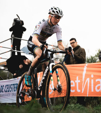 Fem van Empel, lanzada a por la victoria en Maasmechelen. Foto de Matthias / UCI Cyclo-cross World Cup