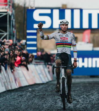 Mathieu Van der Poel, inmenso en Gavere. Foto: UCI Cyclo-cross World Cup