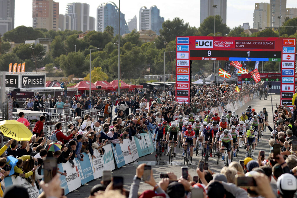 Más de 16.000 espectadores acudieron a la Copa del Mundo de Ciclocross UCI – Benidorm Costa Blanca 2024.
Foto de BenidormCX / Yago Urrutia