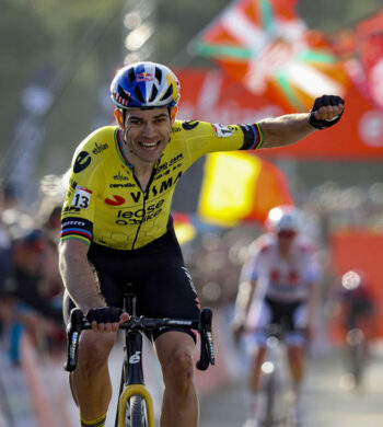 Wout van Aert (Visma | Lease a Bike) se impone en la Copa del Mundo de Ciclocross UCI – Benidorm Costa Blanca 2024. Foto de Benidorm CX / Sprint Cycling