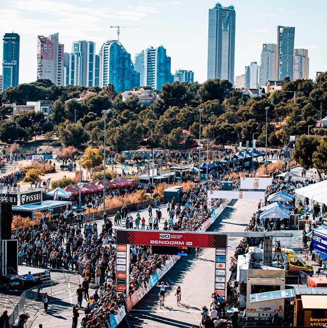 Panorámica de la Copa del Mundo de Ciclocross UCI - Benidorm Costa Blanca 2025. Foto de Sprint Cycling