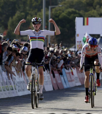 Fem Van Empel, ganadora de la manga Elite femenina de la Copa del Mundo de Ciclocross UCI - Benidorm Costa Blanca,. Foto de Sprint Cycling