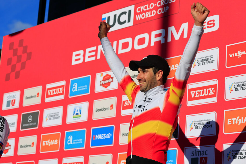 Felipe Orts, celebrando su podio.
Foto de Sprint Cycling