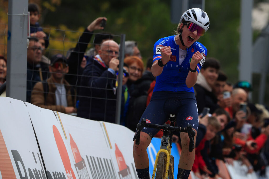 Giorgia Pellizotti, ganadora de la Copa del Mundo de Ciclocross UCI – Benidorm Costa Blanca 2026 en categoría Juvenil Femenina.
Foto de Sprint Cycling